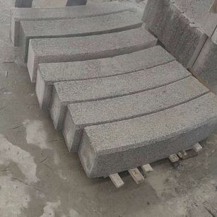 无锡芝麻白弧形路牙石