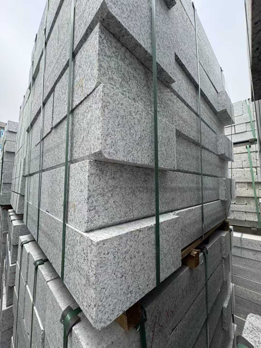 无锡芝麻白路牙石 马路牙子
