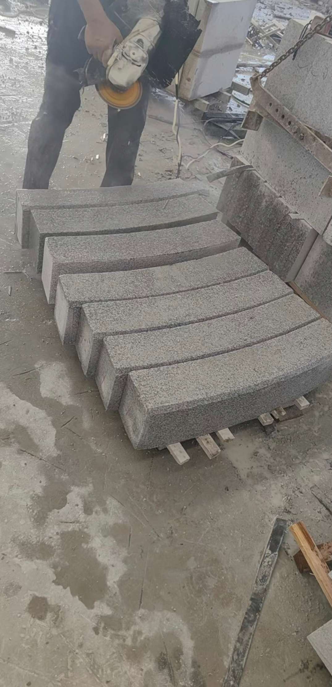 无锡芝麻白弧形路牙石